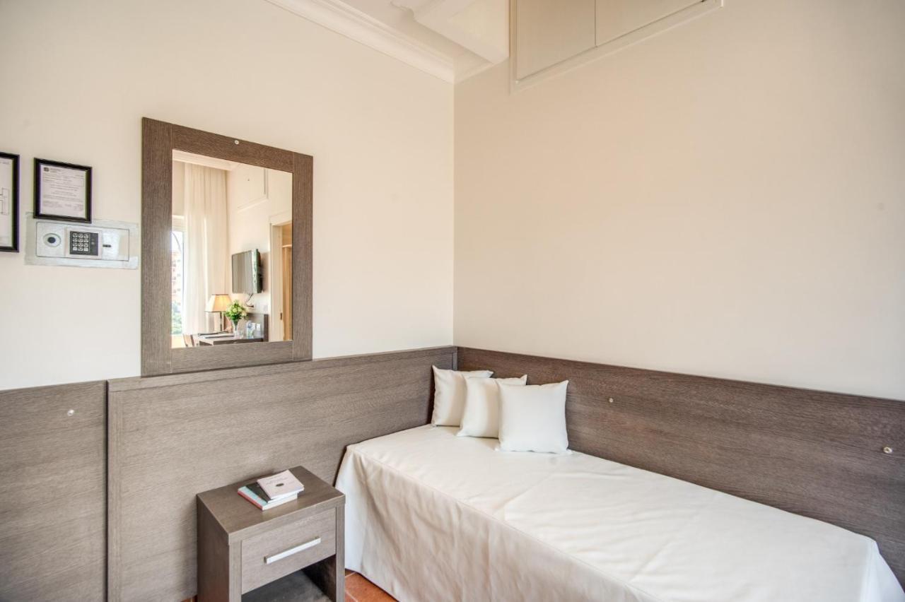 Hotel Mirti Rome Bagian luar foto