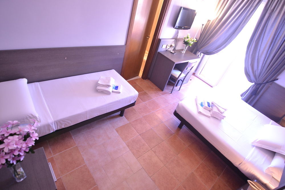 Hotel Mirti Rome Bagian luar foto